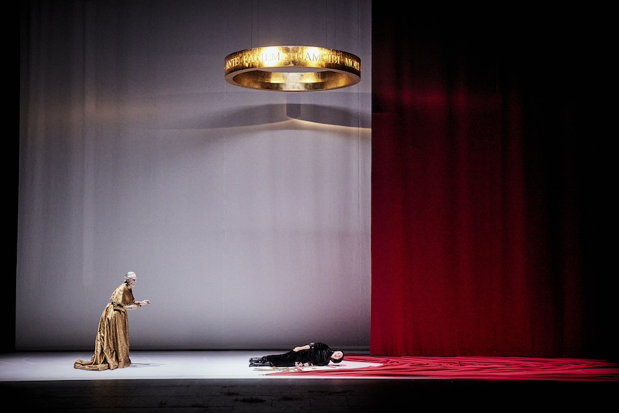 Alain Lenglet et Suliane Brahim dans Macbeth, Salle Richelieu © Christophe Raynaud de Lage, coll. Comédie-Française