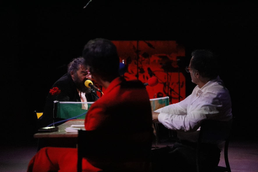 Photo 3_Sauve qui peut (la révolution)_cie Roland furieux_crédit Morgane Ahrach OK - copie